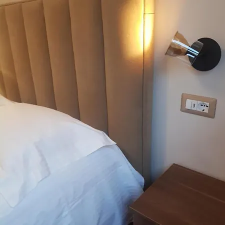 Tirana Rooms 티라나