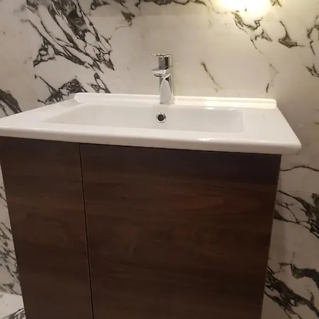 בית הארחה Tirana Rooms טיראנה