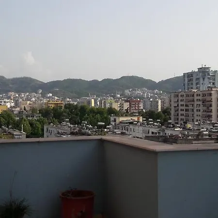 Tirana Rooms 4* טיראנה