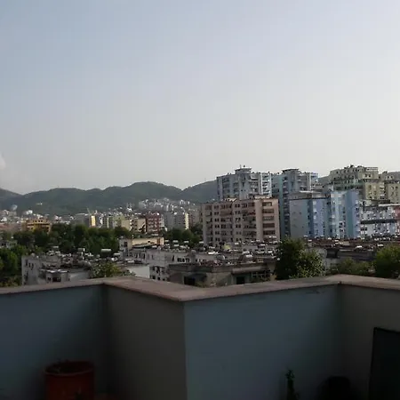 Tirana Rooms בית הארחה 4*