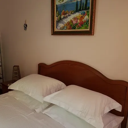 게스트하우스 Tirana Rooms 4*