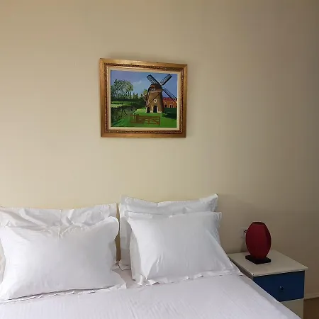 Tirana Rooms 티라나
