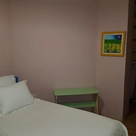 Tirana Rooms 게스트하우스 4*