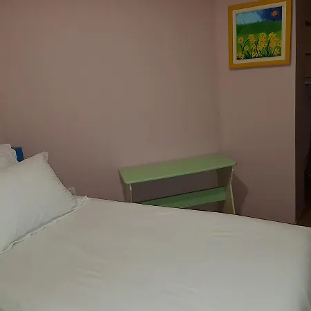 게스트하우스 Tirana Rooms 4*