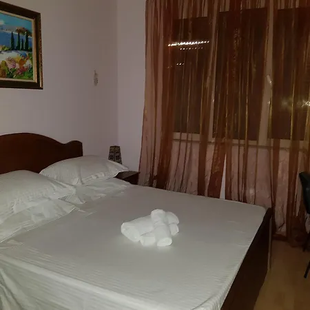בית הארחה Tirana Rooms 4*