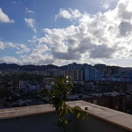 Tirana Rooms 게스트하우스 4*