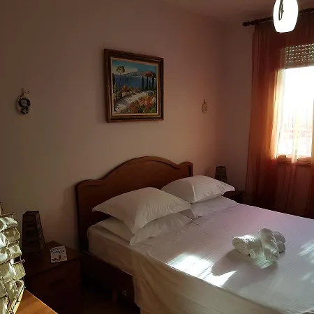 Tirana Rooms בית הארחה טיראנה