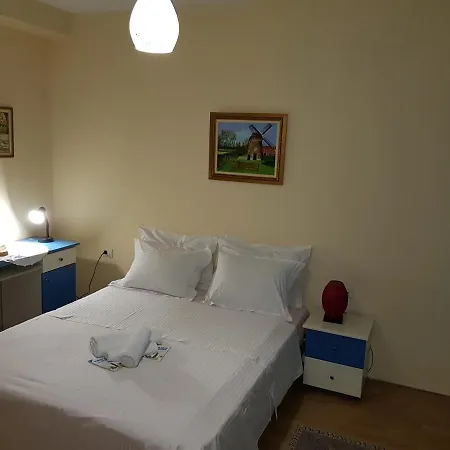 Tirana Rooms בית הארחה 4*