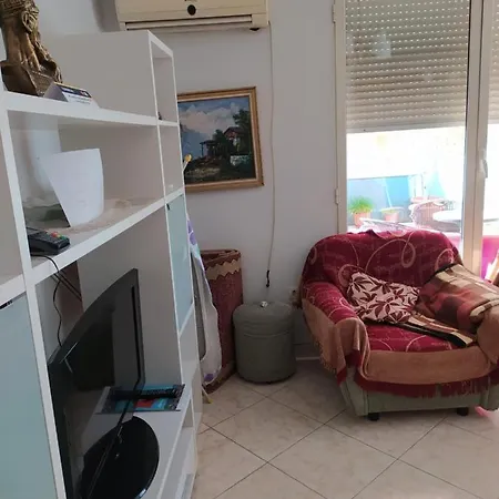 Tirana Rooms 게스트하우스 4*
