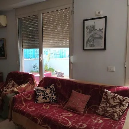 Tirana Rooms בית הארחה 4*