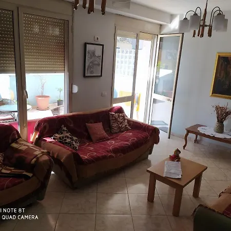 Tirana Rooms 4* טיראנה